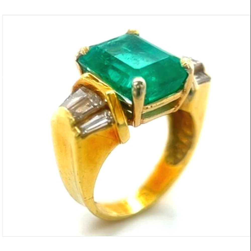 18K 6 Carat Cushion Cut Emerald Flanked by Diamonds Bridal Engagement Ring